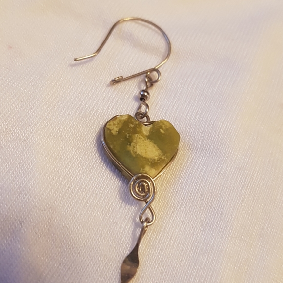 Green heart earrings - Picture 5 of 6